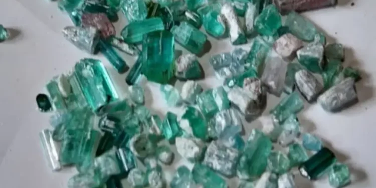 نورستان؛ د څه باندې ۱۲۲ میلیونه افغانیو په ارزښت قیمتي ډبرې پلورل شوې